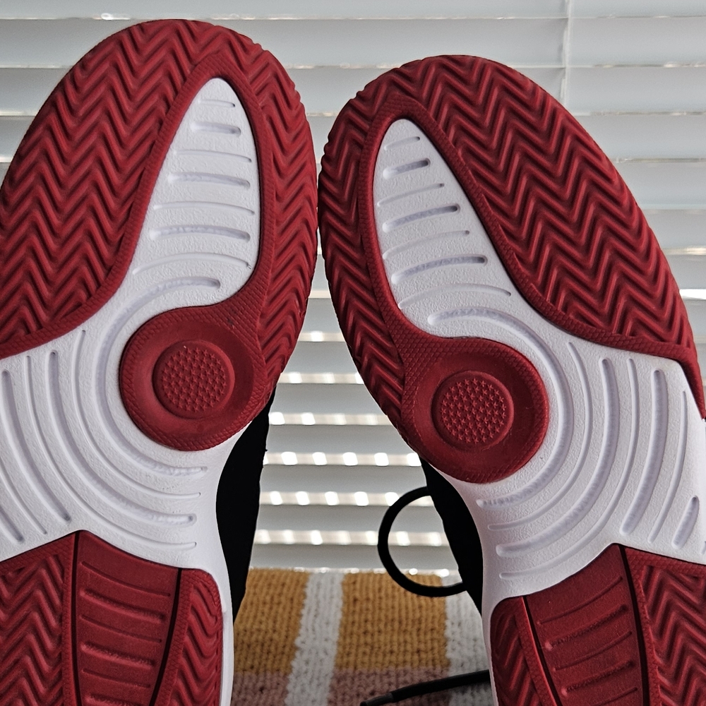 Jordan Kids Max Aura Black and Red Sneakers - Picture 15 of 16